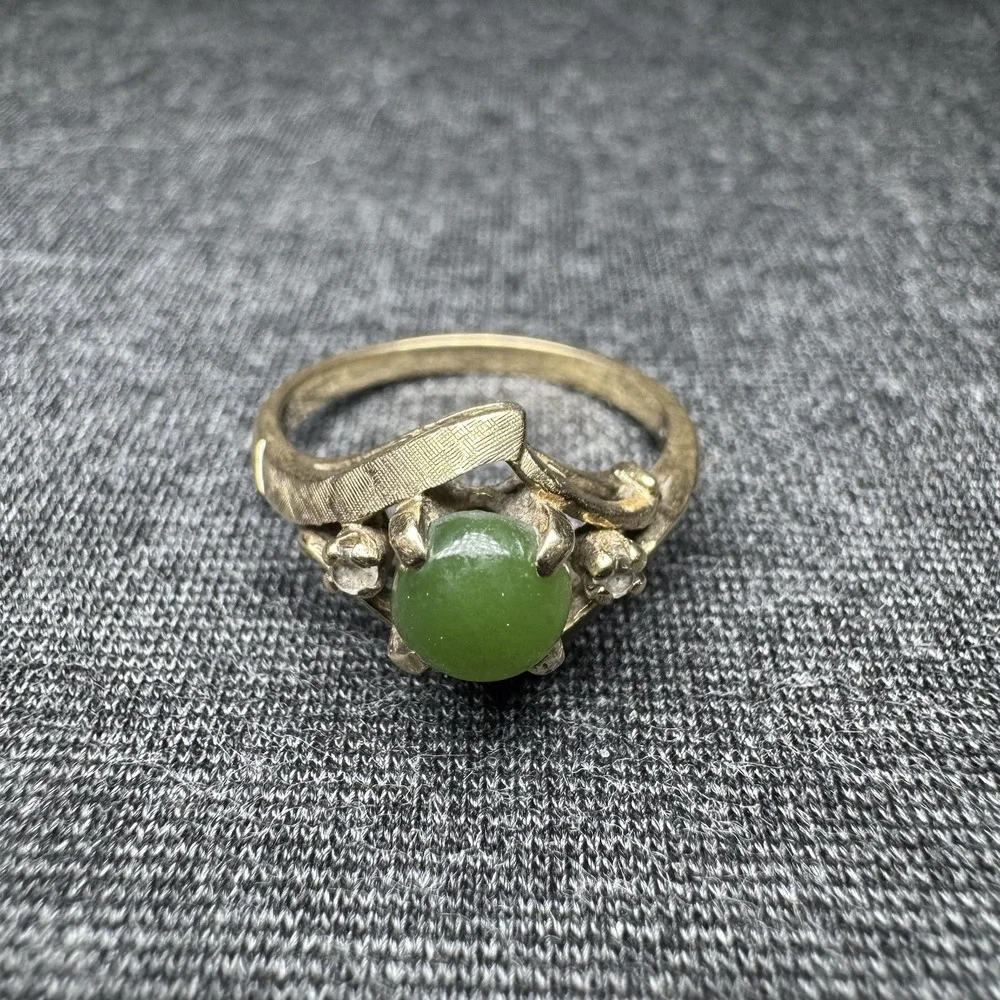Vintage Yellow Gold Jade Cabochon Ring 10K Solid 2.62 Grams Size 7.25